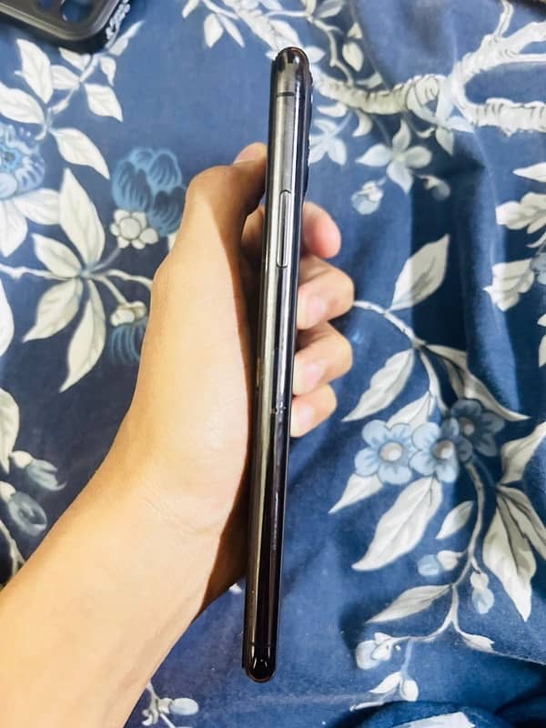 i phone 11 pro max non pta  factory unlocked 0