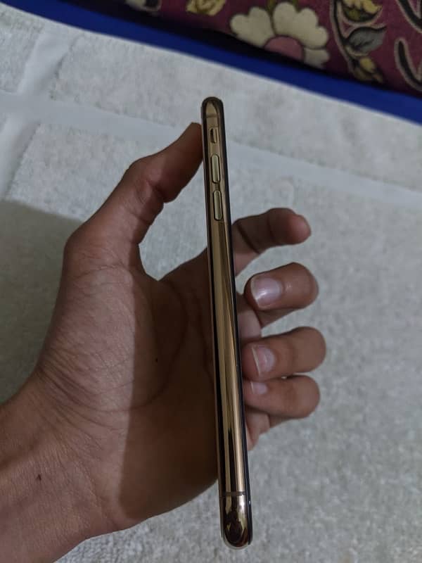 Iphone xs  256gb  pta approved 3