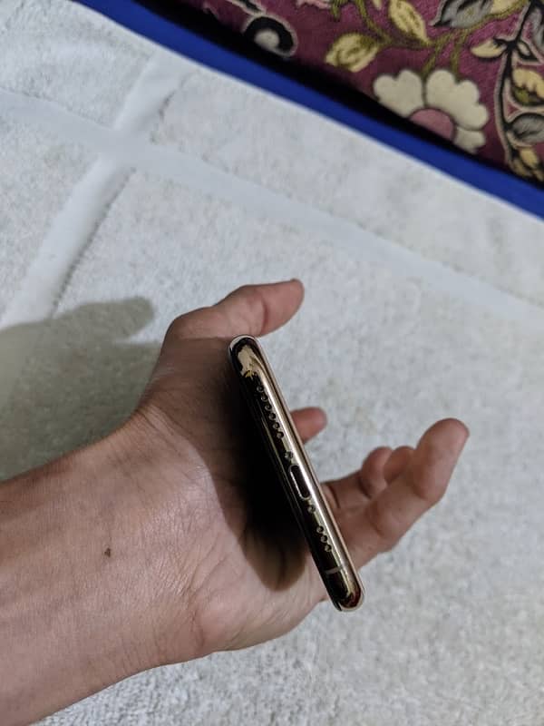 Iphone xs  256gb  pta approved 4