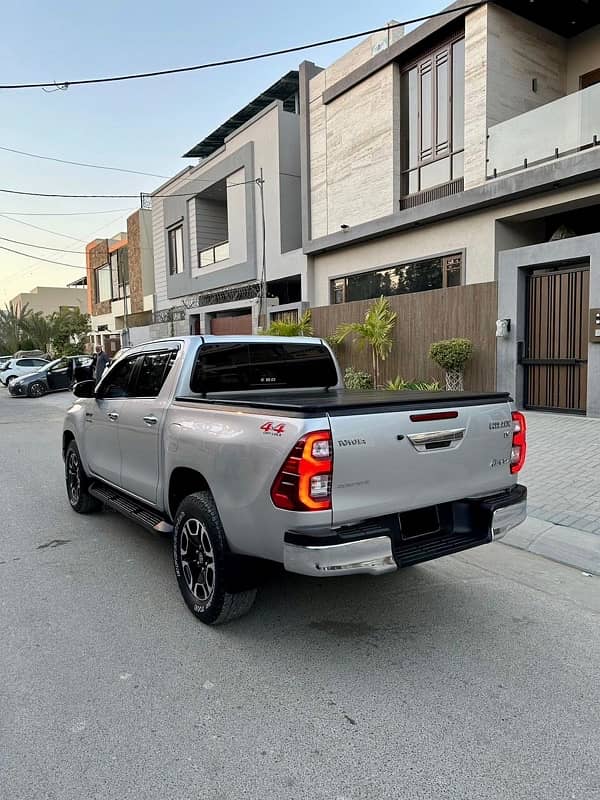 Toyota Hilux 2021 4