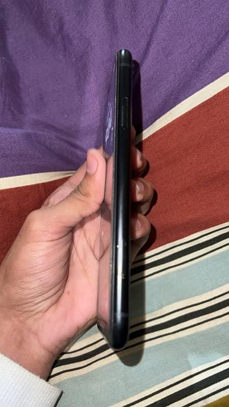 IPHONE XR FOR SALE  battery health 85 percent 10 by 9.2 1