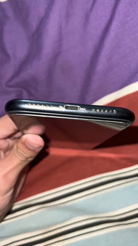 IPHONE XR FOR SALE  battery health 85 percent 10 by 9.2 4