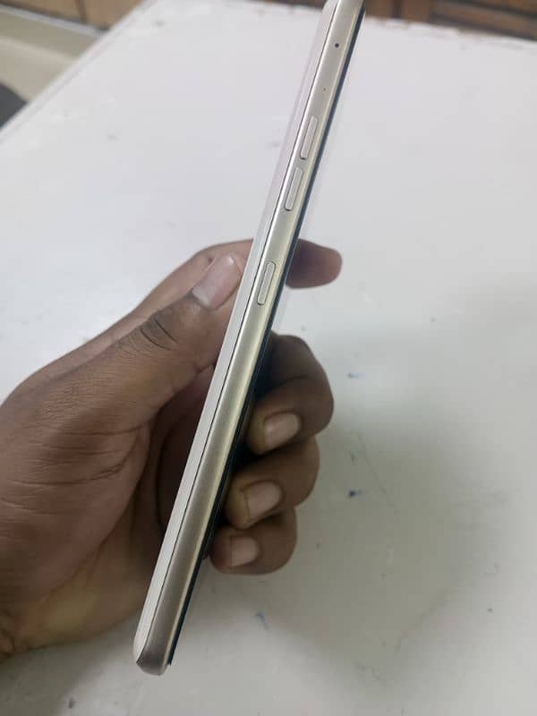 LG v60 for sale 2