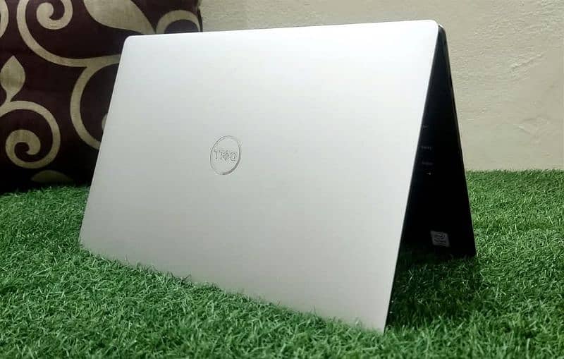 Dell XPS 13 9370 | i5-8th Gen | 8/256GB | 13" UHD Bezel-less Screen 0