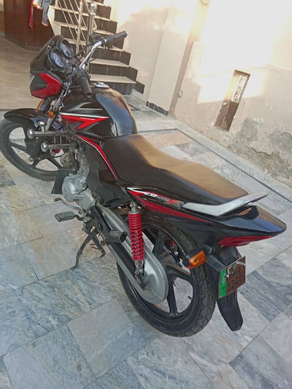 Honda CB 125f in gen one condition for sale 9