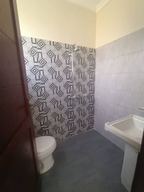 2 BEDS GROUND FLOOR APARTMENT FOR RENT WITH GAS 2