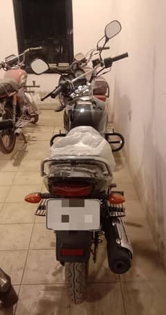 Yamaha YB-125z DX full new only 735 km driven. leminated