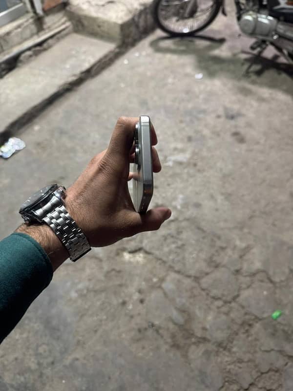 iphone 15 pro max Lla 97%health condition 9/10 contact num:03039969912 4