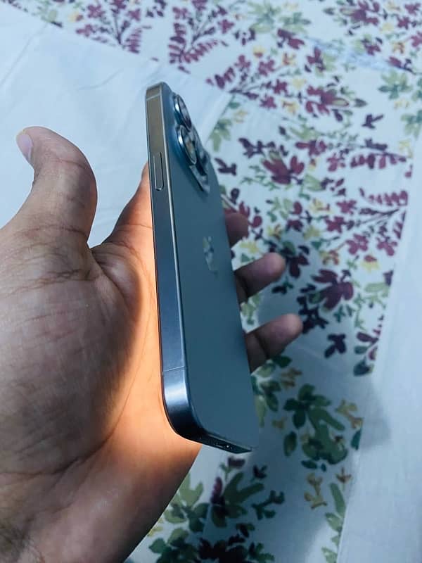 IPHONE 15 PRO (FACTORY UNLOCK 256) 6