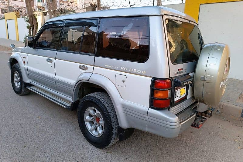 Mitsubishi Pajero 1992 3