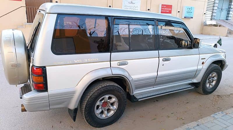 Mitsubishi Pajero 1992 4