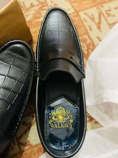 Black Loafer's