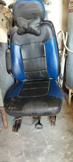 Mitsubishi Pajero 5 door front seats RS . 15000