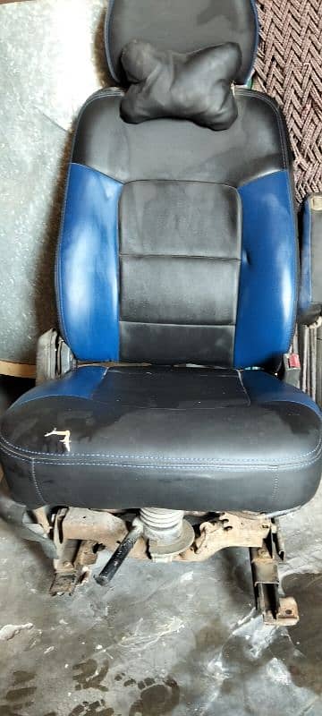 Mitsubishi Pajero 5 door front seats RS . 15000 1