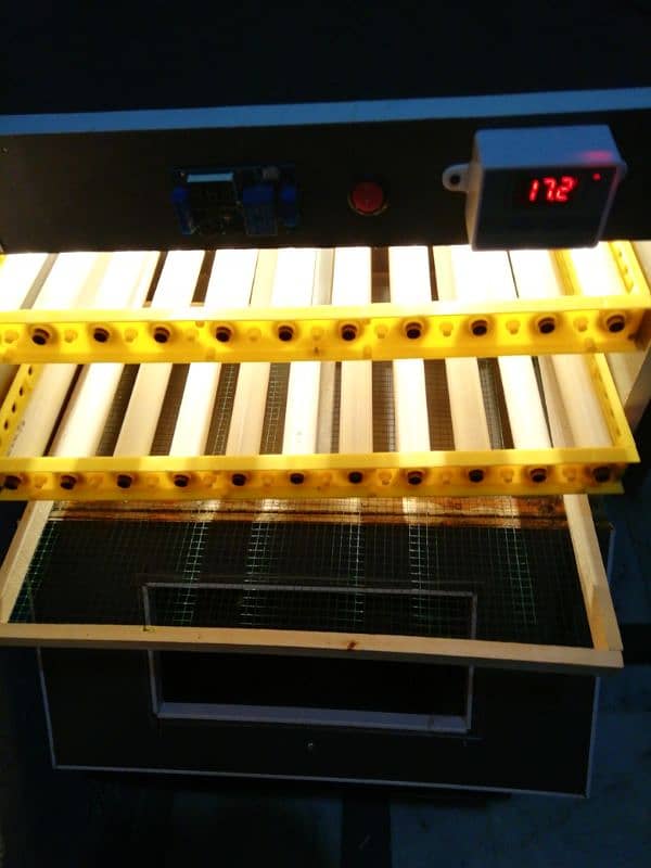 120 eggs semi-auto incubator 3