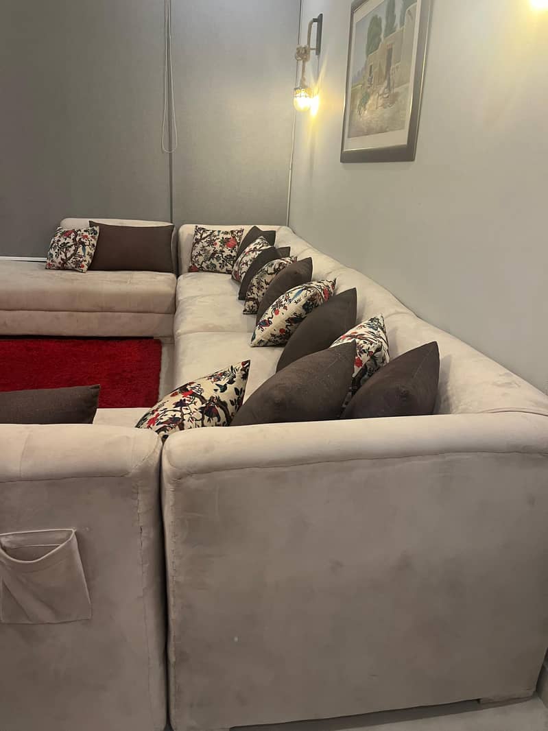 8 seater U SHAPED SOFA with free cushions 1