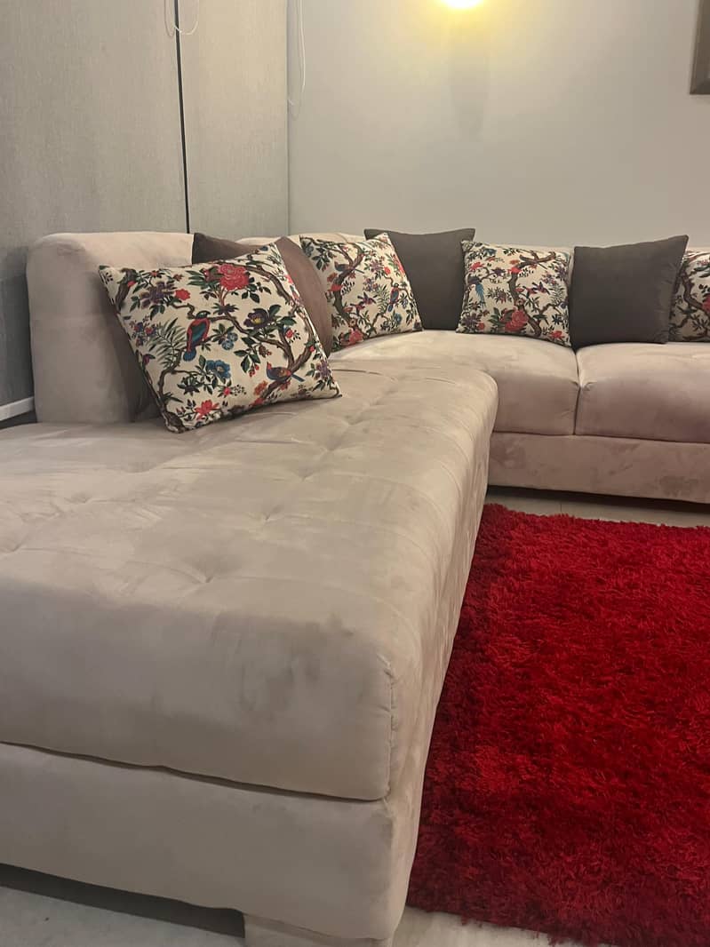 8 seater U SHAPED SOFA with free cushions 3