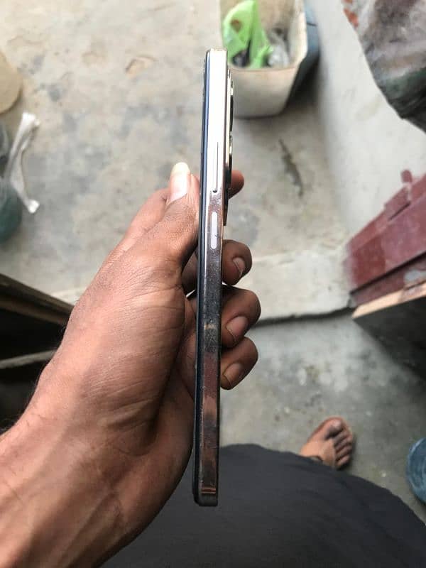 Infinix hot 40 8/256gb With Original charger 6