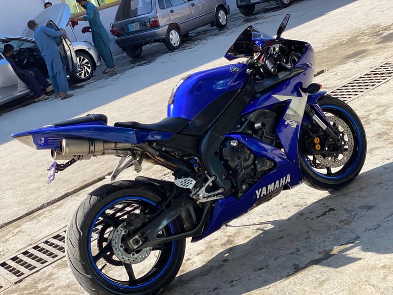 Yamaha YZF-R1 2005 4