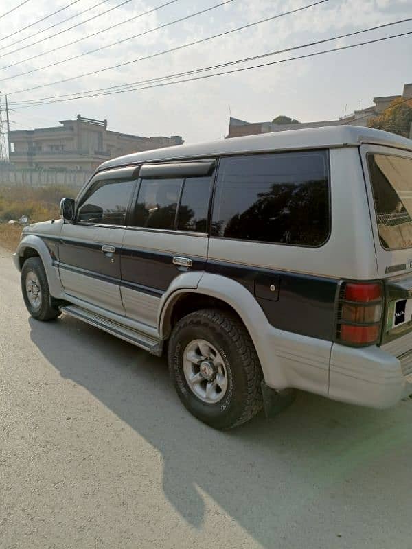 Mitsubishi Pajero Exceed 5