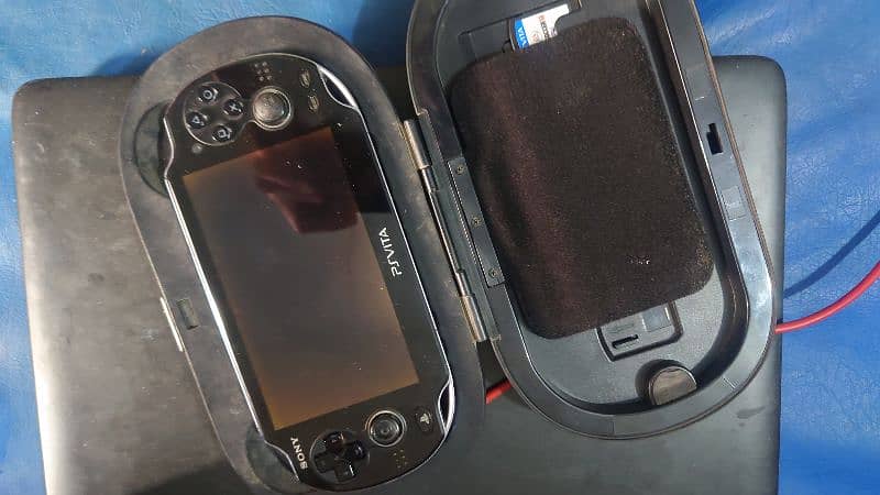 PS vita jailbreak for sale with 3 official games 1