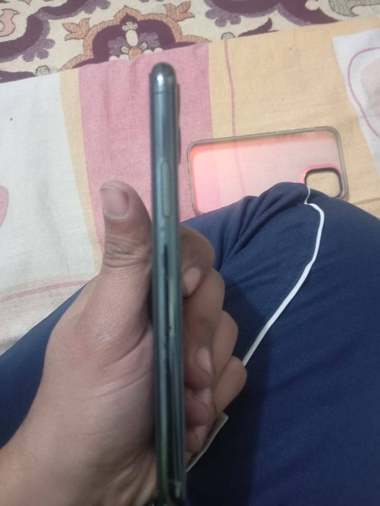 Apple iPhone 11 Pro 1