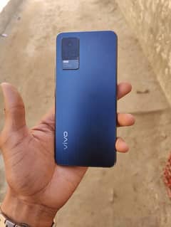 vivo v21E 10by10 no shade with orignal box and charger