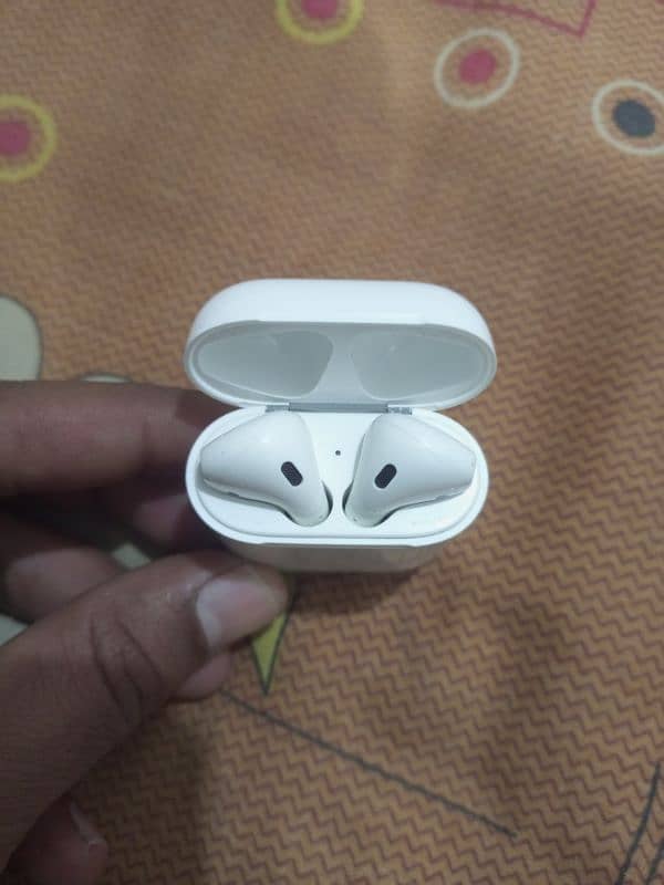 Apple airpods Second generation 0