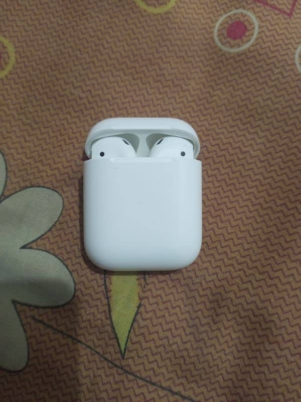 Apple airpods Second generation 1