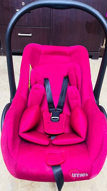 tinnies car seat +baby carry cot 2