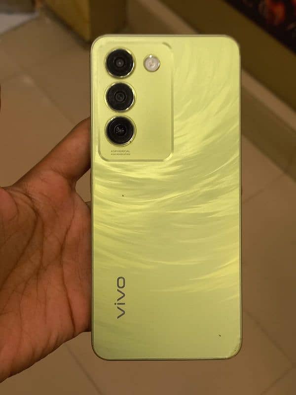 VIVo Y100 2