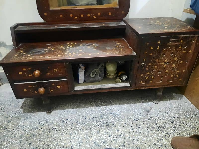 1 dressing table made of Tali wood 1