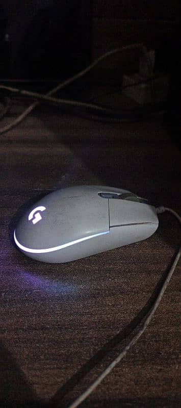 Logitech G102 Light sync white colour. 0