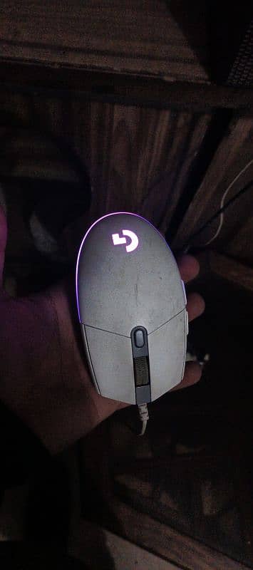 Logitech G102 Light sync white colour. 3