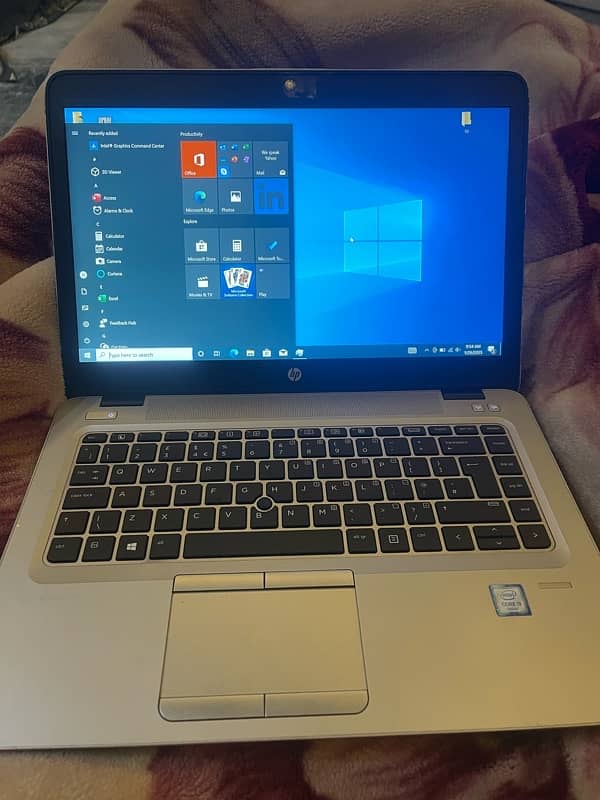 Slim smart laptop ha  Hp 840 g3 8 gb ram  256gb ssd 1