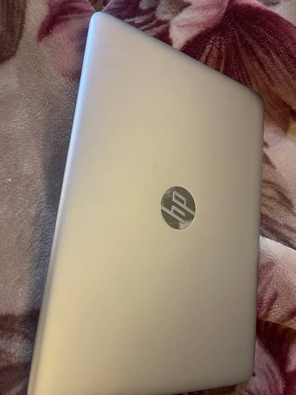 Slim smart laptop ha  Hp 840 g3 8 gb ram  256gb ssd 2