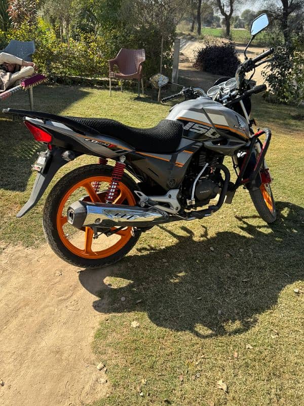 Honda CB 150 F Special Edition Gray Color 4