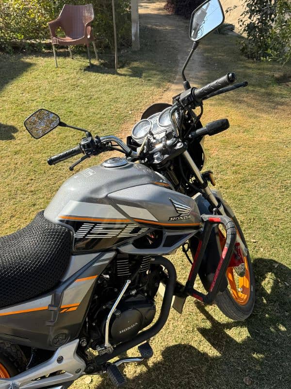 Honda CB 150 F Special Edition Gray Color 6