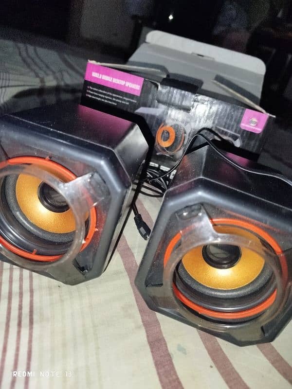 Mobile desktop speakers 1