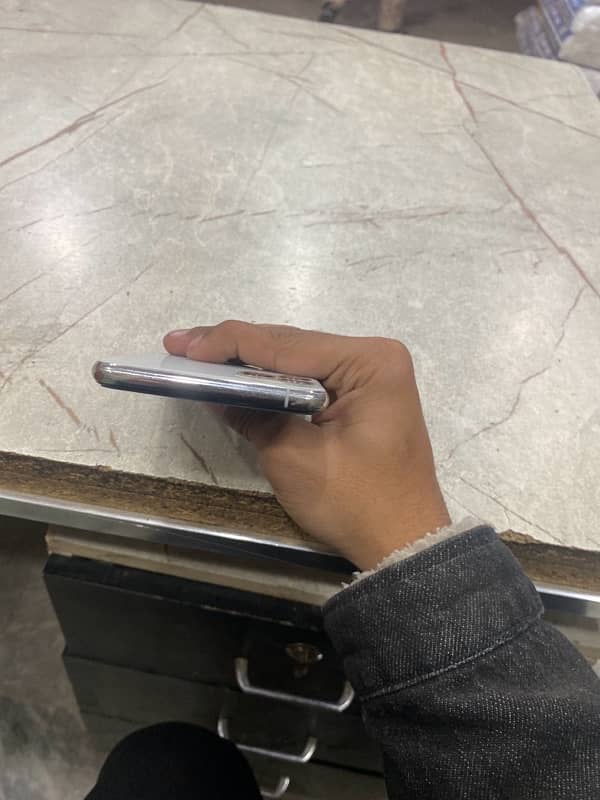 iphone 11 pro max for sale 7