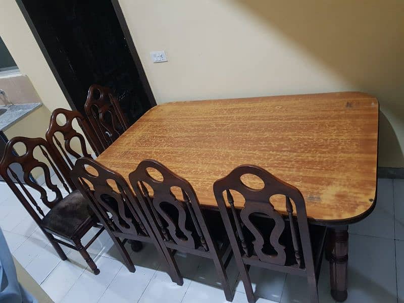 Dining Table with 6 chairs 0