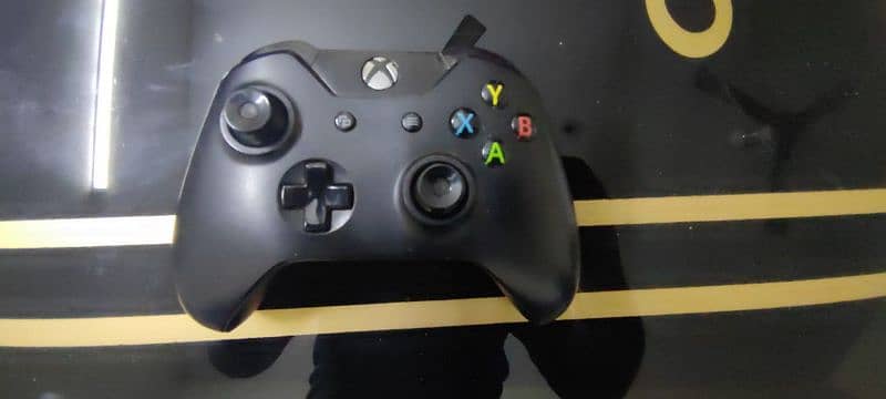 Xbox one for sale with box 5