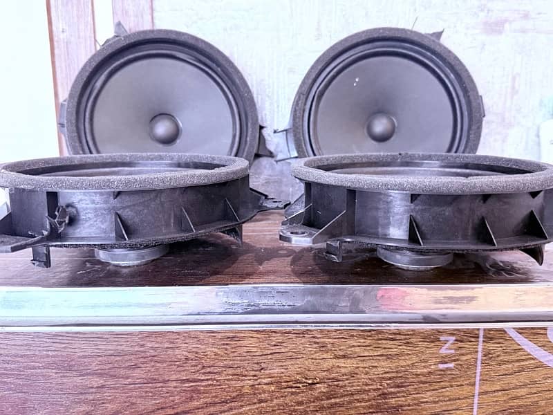 Toyota Yaris original door Speakers 0