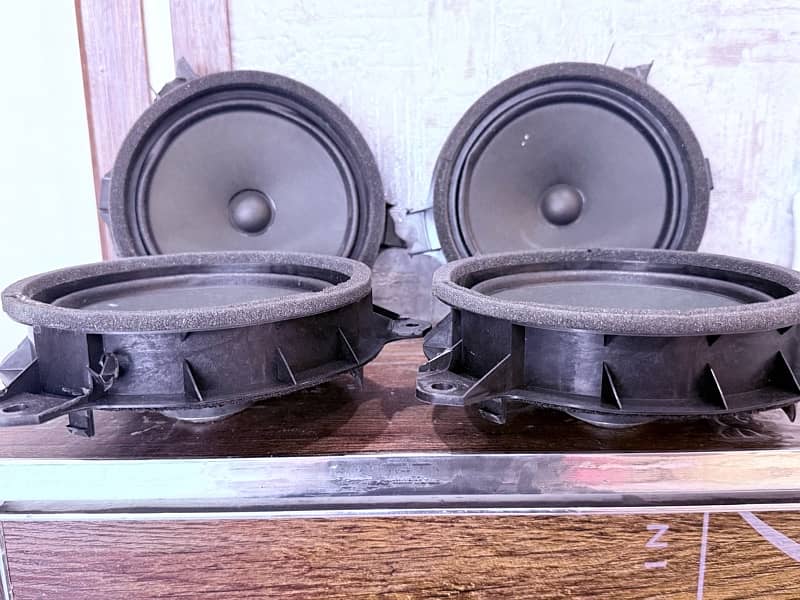 Toyota Yaris original door Speakers 1