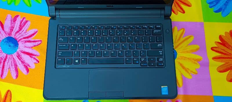 Dell laptop touchscreen i3 4th gen like new condition urgent sale 4