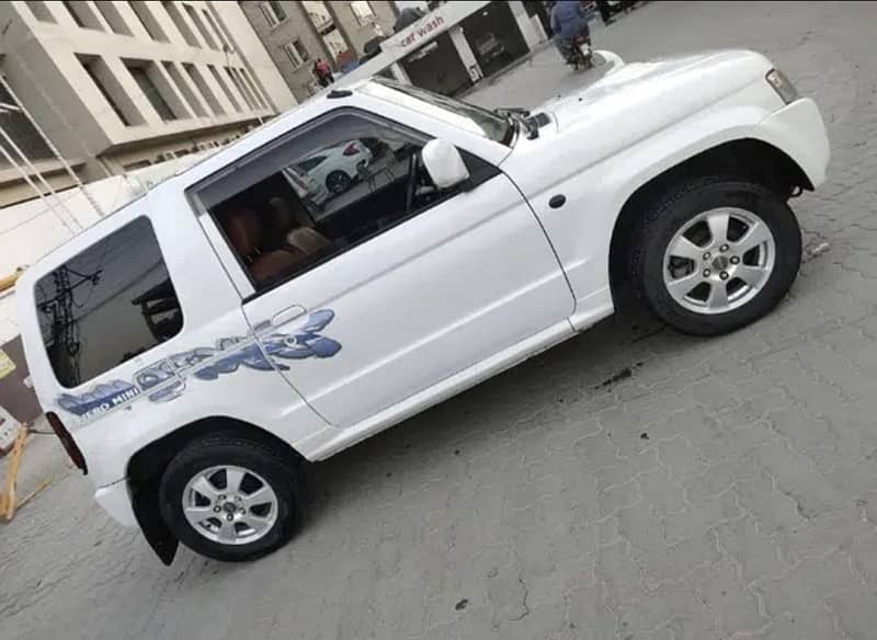 Mitsubishi Pajero Mini 2011 3