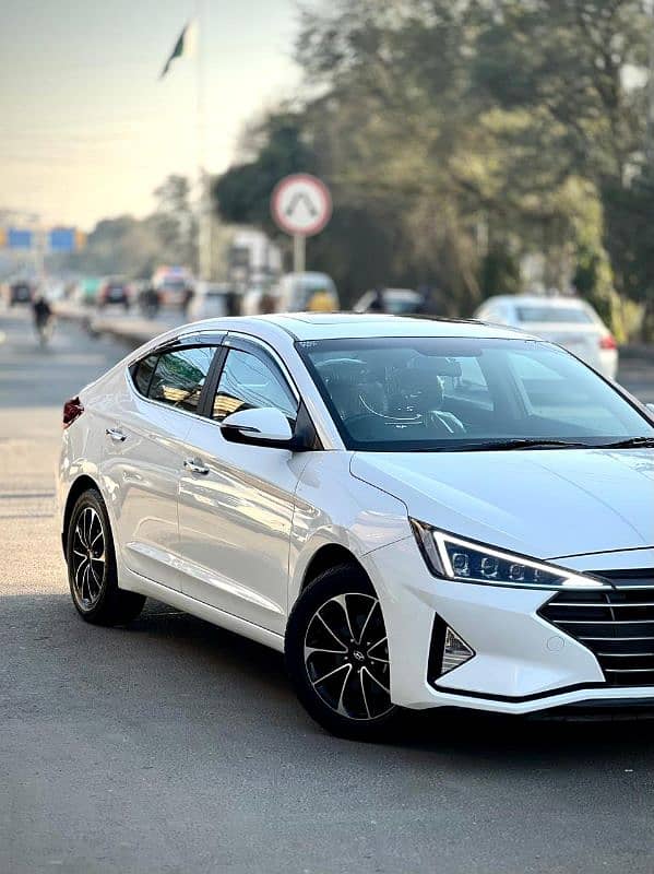 Hyundai Elantra 2023 1