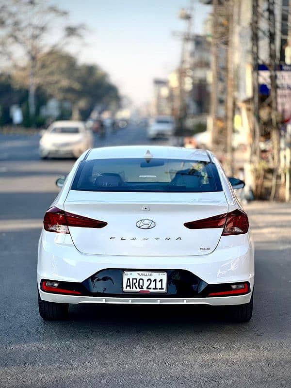 Hyundai Elantra 2023 3