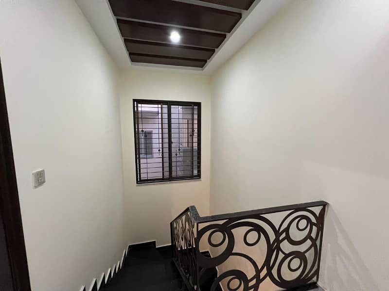 A Spacious Prime Location 5 Marla Upper Portion In Central Park Housing Scheme 1