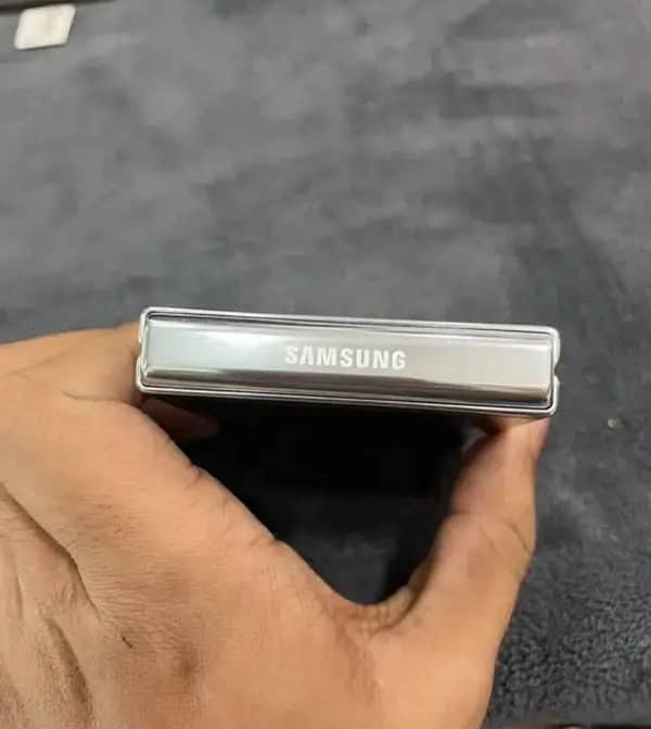 sansung z flip 5 16/256gb 6